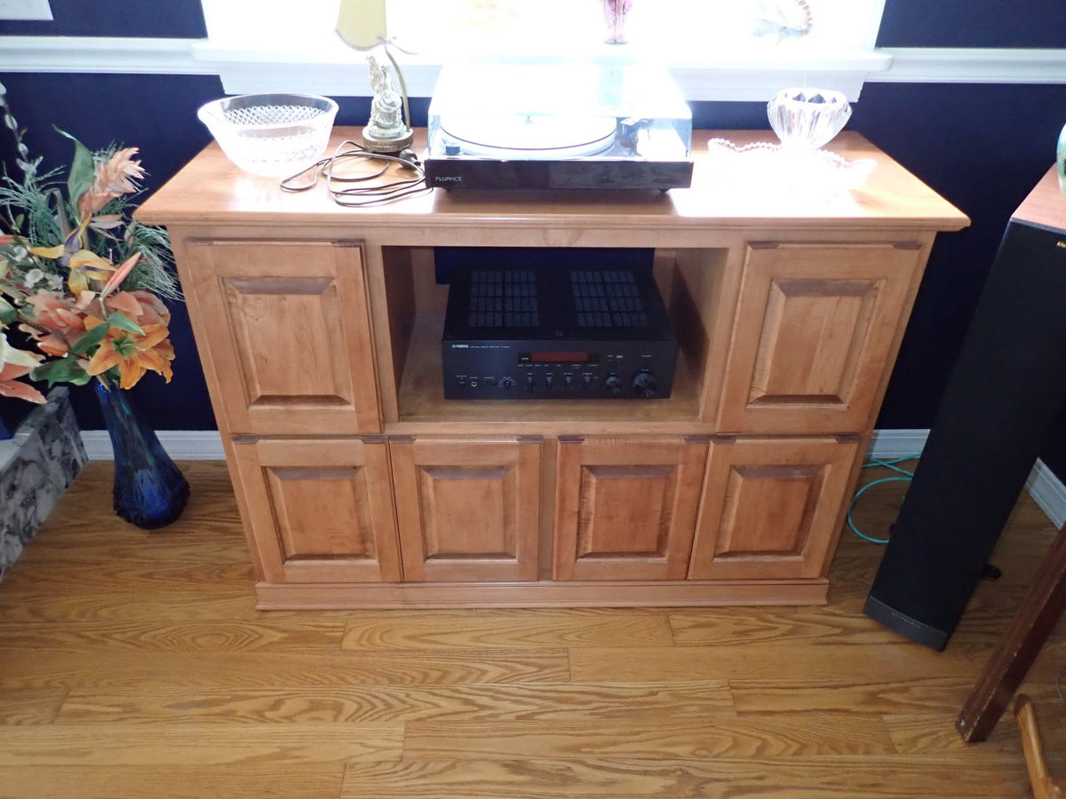 Stereo Stand